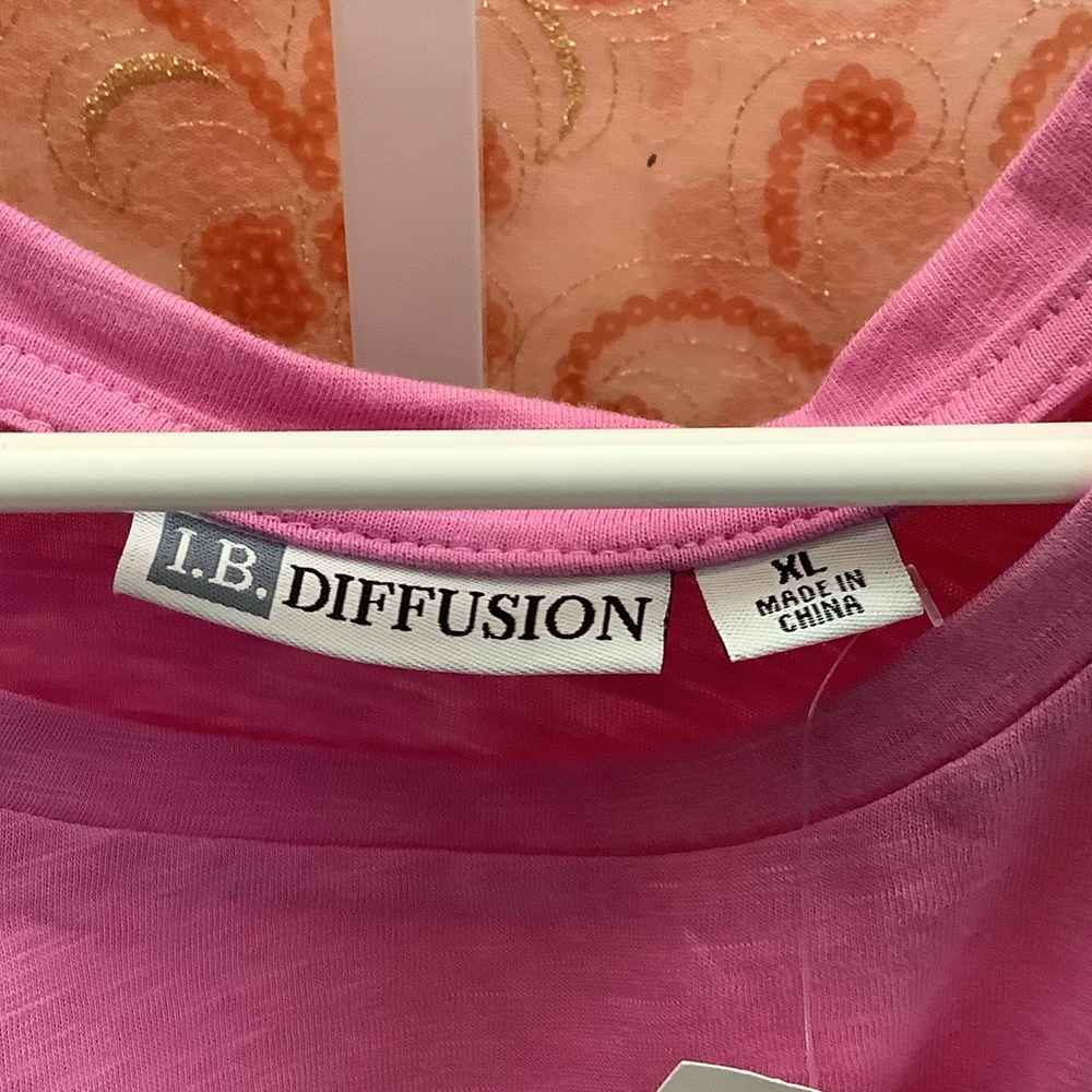 Elegant Pink Eyelet Sleeve Top - Picture 2 of 4